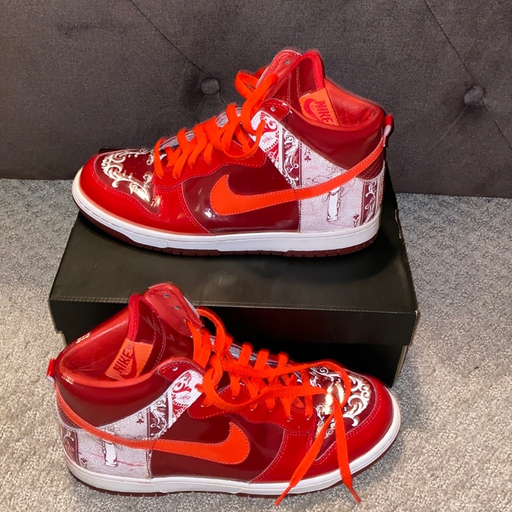 Sneakers